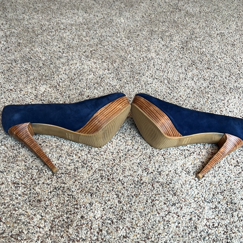 Stuart Weitzman Navy Blue Platform heels, size 8.5.